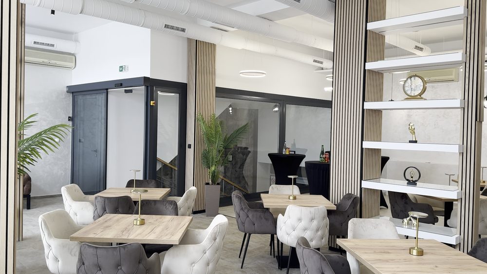 Veliki zajednički sto za poslovne sastanke - A'Roma Caffe
